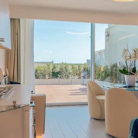 Πανσιόν New Bussola 4*