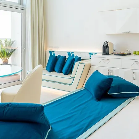 New Bussola Κάλιαρι