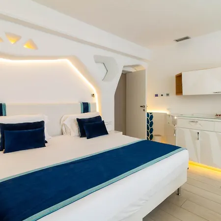 Πανσιόν New Bussola 4*