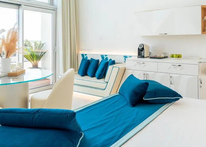 New Bussola Кальяри